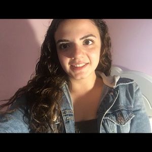 Meet your Posher, Daniela